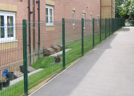 Zielone ogrodzenie z drutu ocynkowanego spawanego według rozmiaru oczek 50 x 100 mm